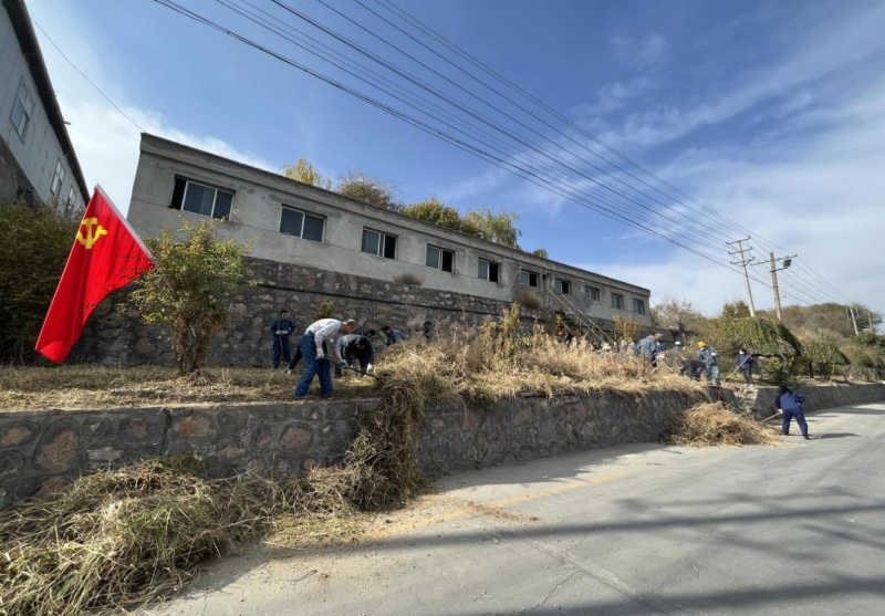 有工投黨員干部、團(tuán)員青年的耕耘那處便是公司最美麗的一角-----物產(chǎn)工投公司開(kāi)展環(huán)境專(zhuān)項(xiàng)整治主題黨日、團(tuán)日活動(dòng)